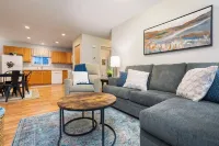 Charming 2-bedroom house in Spokane with WiFi and AC 스포캔 호텔