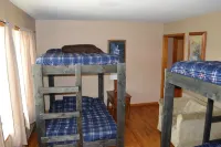 Relaxing, Lakefront & Roomy Great for fishing, duck hunting, & family gatherings