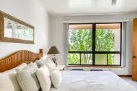 Third floor condo with ocean views, pool and hot tub access, and golf nearby Hotels in Puako