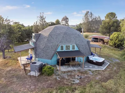 Hikari Haven Dome - Hot Tub, BBQ, Planetarium, Loft, Yosemite!