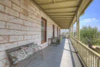 Fountain Suite-Stay Right on Historic Main Street in the Heart of Fredericksburg - Træningscentre