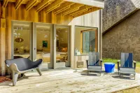 Dreamy coastal home near the bluffs with trails, grill, deck & pool Hotels in Sea Ranch