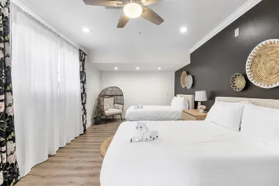 Hot Tub, Pool Table, and Welcoming Backyard - Tropical Paradise Hotels near RM Car Wash movil