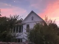 Charming Historic Home with Organic Gardens - Serene Retreat Hotels near Cherry Blossoms Day Spa