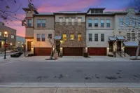 Bend in the River - Gorgeous 3-Level Brownstone with Rooftop Views