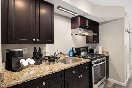 University Urban Oasis 1BR close to DT Peoria