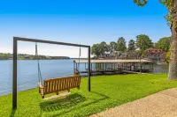 Sunny & spacious lake view condo with furnished balcony & pool access Hotels in Hot Springs