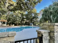 Charming Villa with Golf Course Views and Spacious Deck - Elegant Retreat