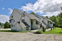 Ski in Ski Out Condo with Spa and Fireplace - Gorgeous Mountain Retreat Hotels in Clarendon