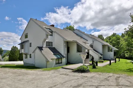 Ski in Ski Out Condo with Spa and Fireplace - Gorgeous Mountain Retreat