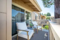 Outdoor Deck and Dedicated Workspace - Chic Modern Sanctuary