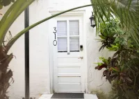 Charming Oasis with Shared Patio - Washer, TV, WiFi
