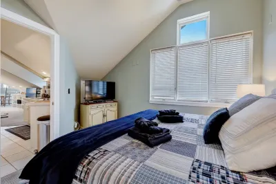 Pool, Gym and Cozy Silo Retreat - Charming Historic Getaway