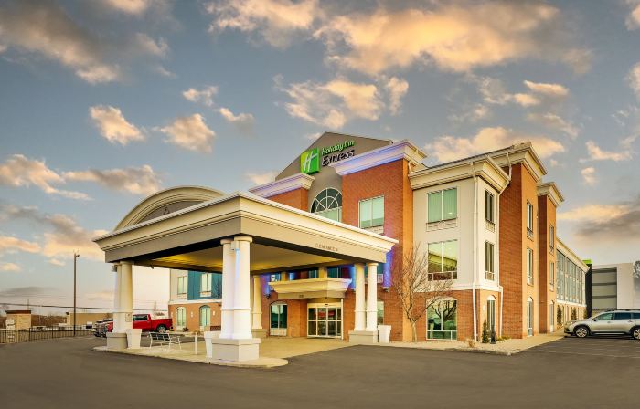 Holiday Inn Express & Suites RICHMOND by IHG