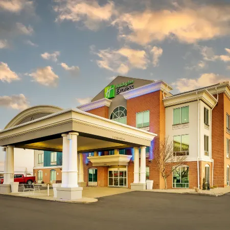 Holiday Inn Express & Suites RICHMOND by IHG