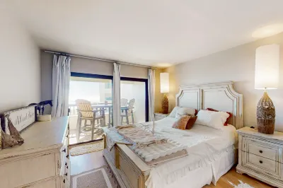Fourth-Floor, Oceanfront Condo with Balcony, WiFi, W/D & Shared Pool/Tennis