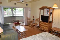 Cozy Ground Floor Studio Unit Hotels in Maui