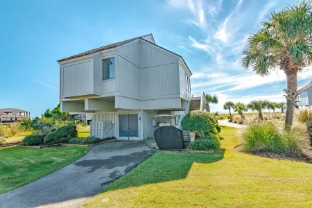 Stunning Beach Villa - Ocean Views, Golf Carts, WiFi