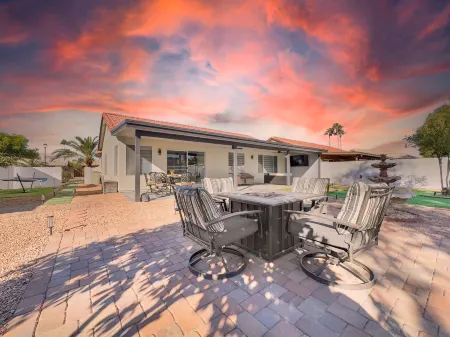 Private Patio and Putting Green Oasis - Stunning Sanctuary