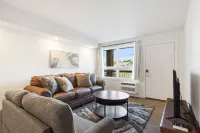 Creek Access and Resort Amenities - Charming Cozy Retreat Hotels in Hollister