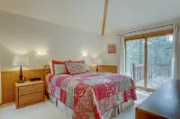 Private Hot Tub and Sharc Passes Included - Gorgeous Rustic Escape