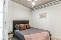 Stylish Rooftop Club Room and Sauna - Elegant Downtown Escape