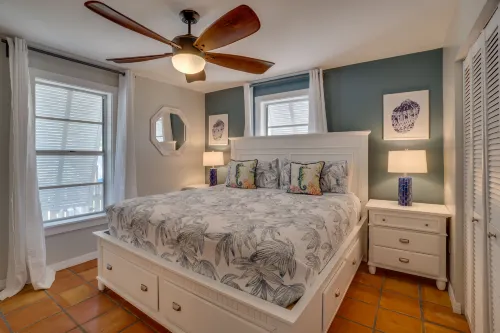 Private Heated Pool and Game Room Retreat - Charming Island Haven Hotels in Holmes Beach