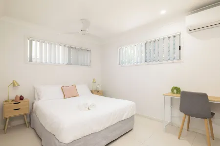 Smart Suites Self Check-in Apartments - 39A Freney Отели в г. Rocklea