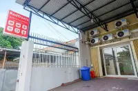 RedDoorz Near Mall Ratu Indah 3 Hôtels à : Mariso