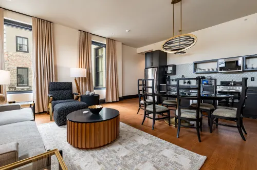 2Br Rare Find! Rooftop w/ Skyline Views | the Mayfair - Alloggi