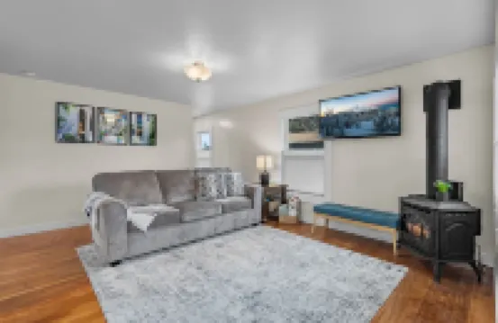 Cozy Downtown Redmond Cottage