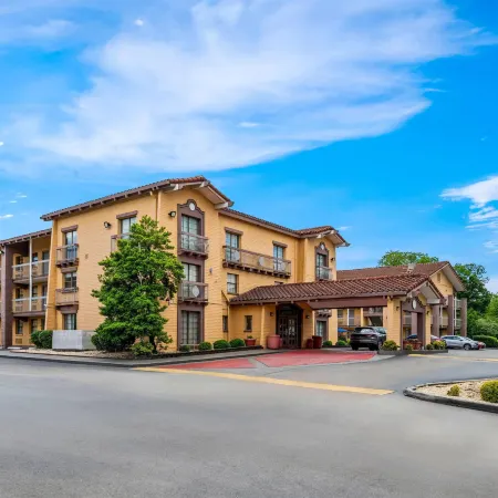 Days Inn by Wyndham Birmingham/West