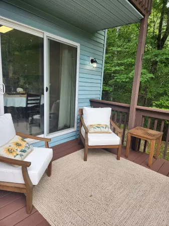 NEW! Peaceful Retreat at Nary Hill