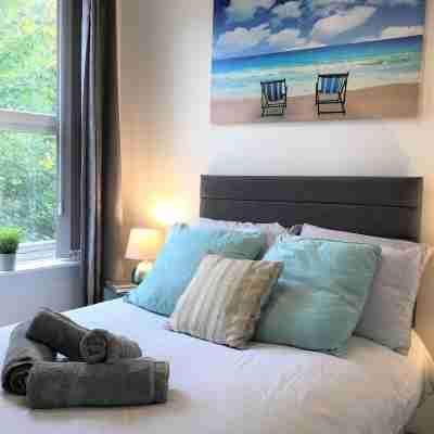Central Wigan Welcoming Townhouse Sleeps up to 6 Rooms