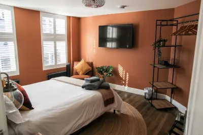 Cathedral Superior Apartment Hotels near Edward Elgar Statue