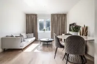 Central Apartment 5Min Drive to the Airport. فنادق في Bromma