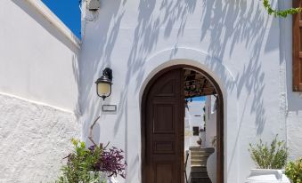 Maris Lindos Suites & Apartments