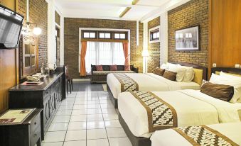 Paku Mas Hotel