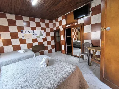 Hostal Choja Hotels near Minerva Temple