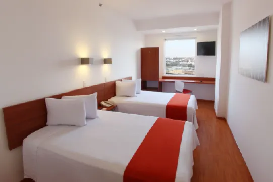 One Queretaro Centro Sur Hotels near Centro de congresos y convenciones Queretaro