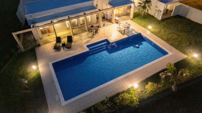 屋外プール LEO癒RESORT砂山の写真