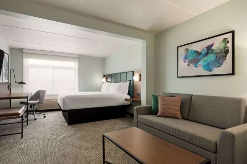 Wingate by Wyndham Green Bay/Airport - parking
