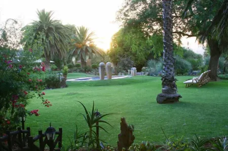 Thylitshia Villa Отели рядом с достопримечательностью «Highgate Ostrich Show Farm»