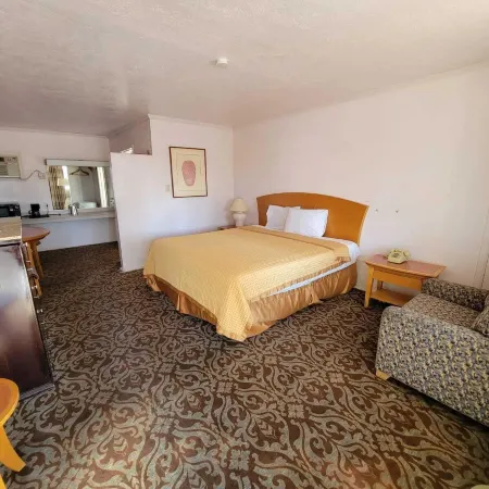 Emerald Inn & Lounge