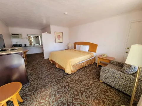 Emerald Inn & Lounge