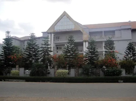 Bougainvillea Hotel Отели рядом с достопримечательностью «Omni Event Center»