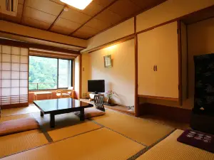 Momijiya Honkan Takaosansou