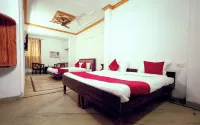 Hotel November 1 Min from Zirakpur Bus Stand