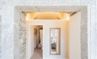 Romantic Escape City Centre with Jacuzzi & Parking by Rent All Como