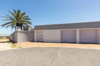 Beachfront, Private Pool, Pizza Oven, Pool Table, Fast Internet, Family Friendly Hotels near Duynefontein